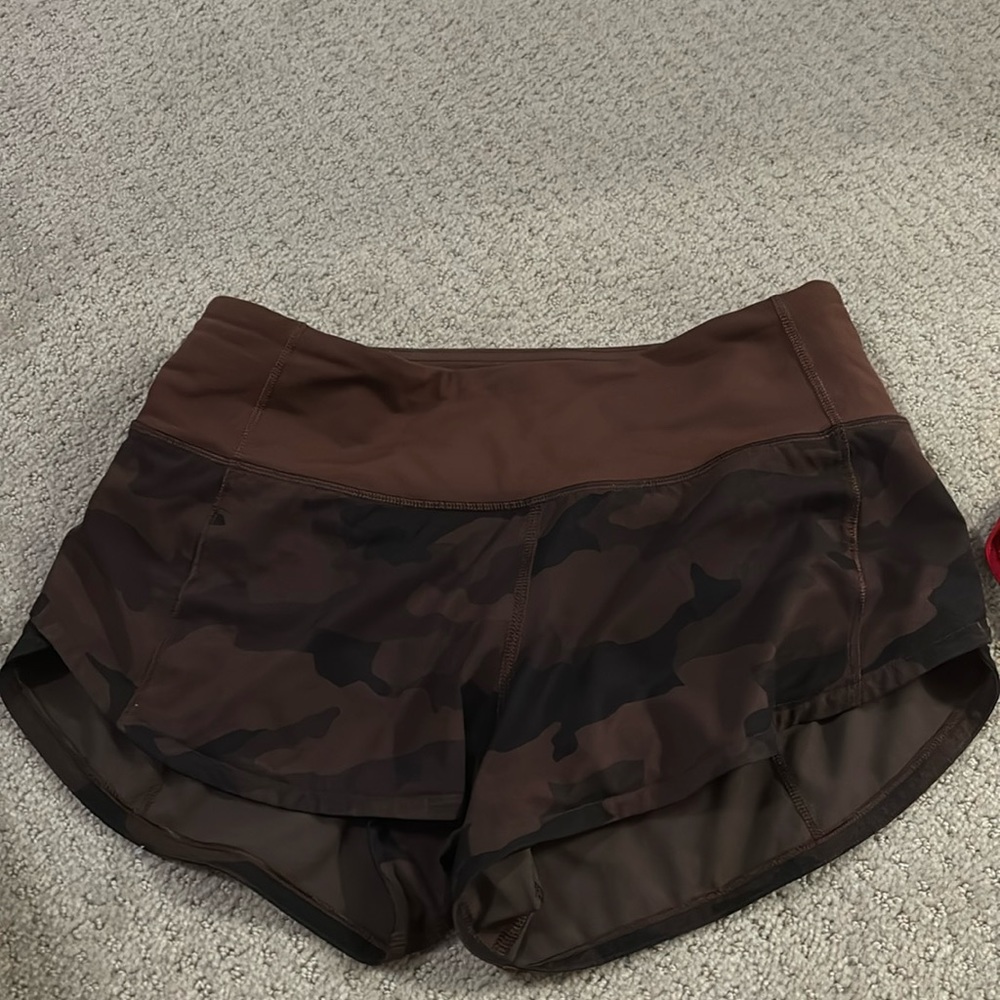 Lululemon camo speed up shorts low rise 2.5” size 0